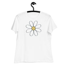 Load image into Gallery viewer, Daisy Pickleball Women&#39;s Relaxed T-Shirt
